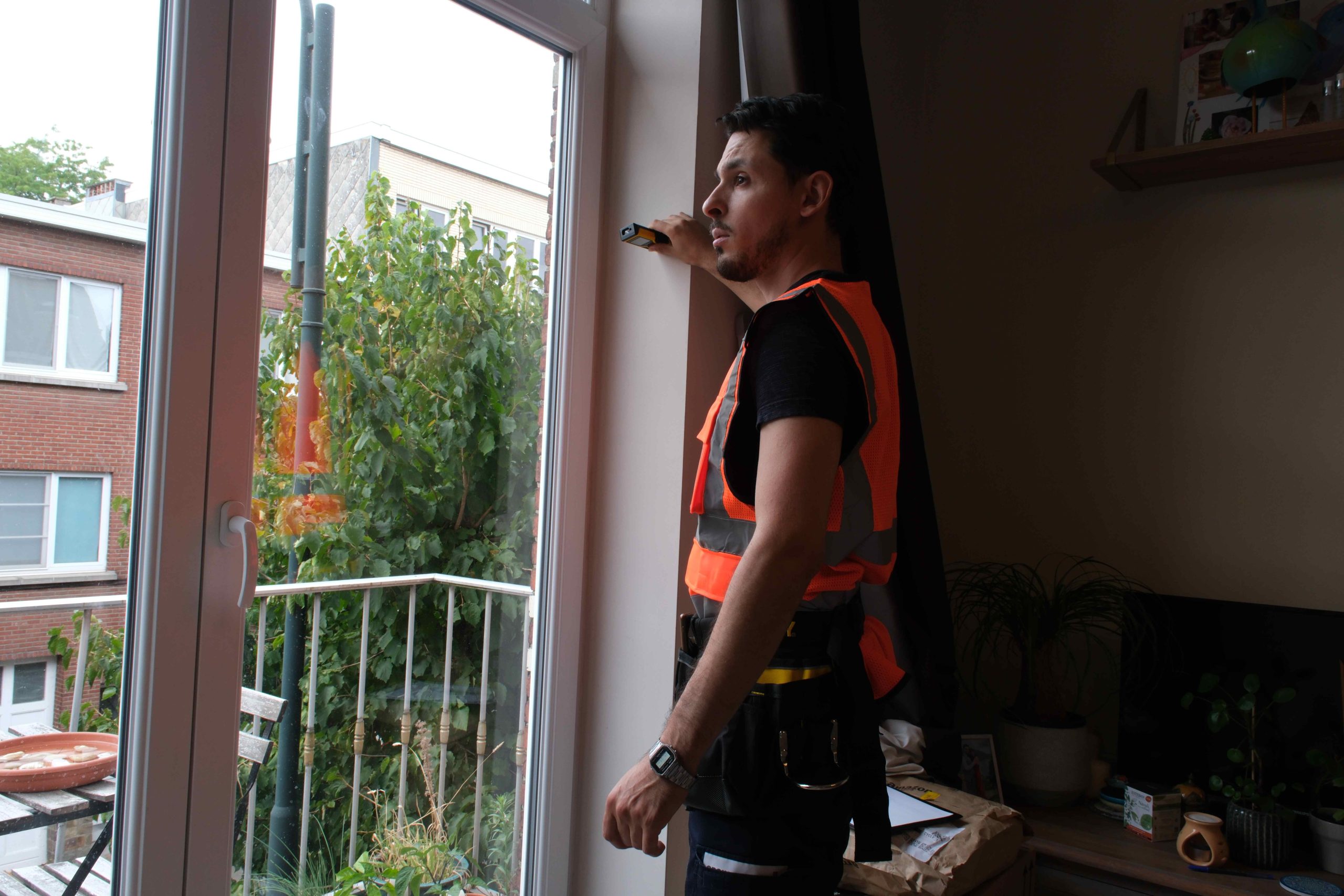 Ingénieur bâtiment Altervision en visite technique de copropriété - inspection façade Nord
